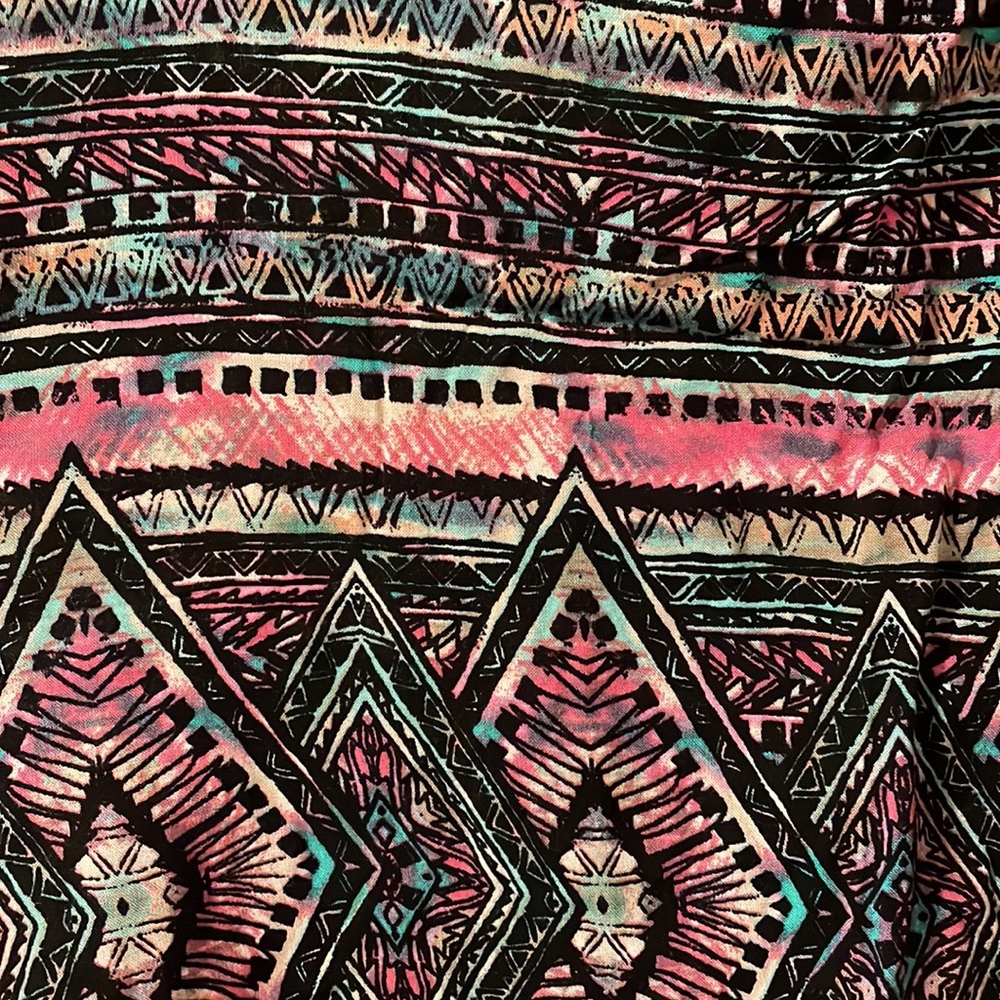 Zipper Back Patterned Tank - Picture 4 of 5